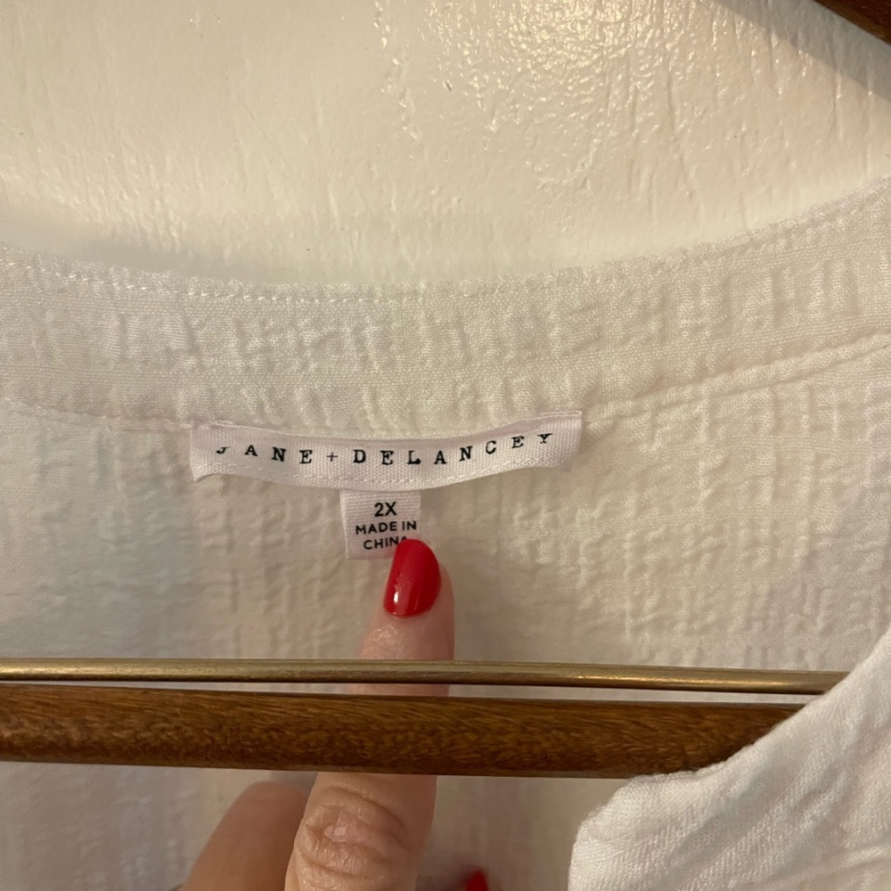 Jane and Delancey Textured White Blouse - Picture 5 of 8